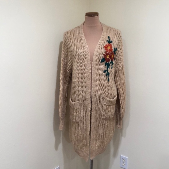 Francesca’s Collection Alya Cardigan Sweater Medium Tan Floral Embroided - Picture 2 of 9